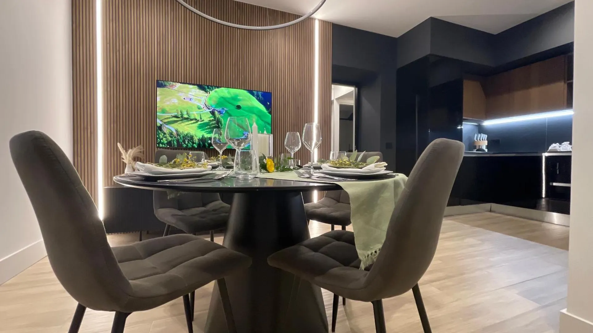 Superior 1Br Apartment - Fully Renovated & Equipped - Prime Location In Historical Centre - Garibaldi#2 - Free Parking location